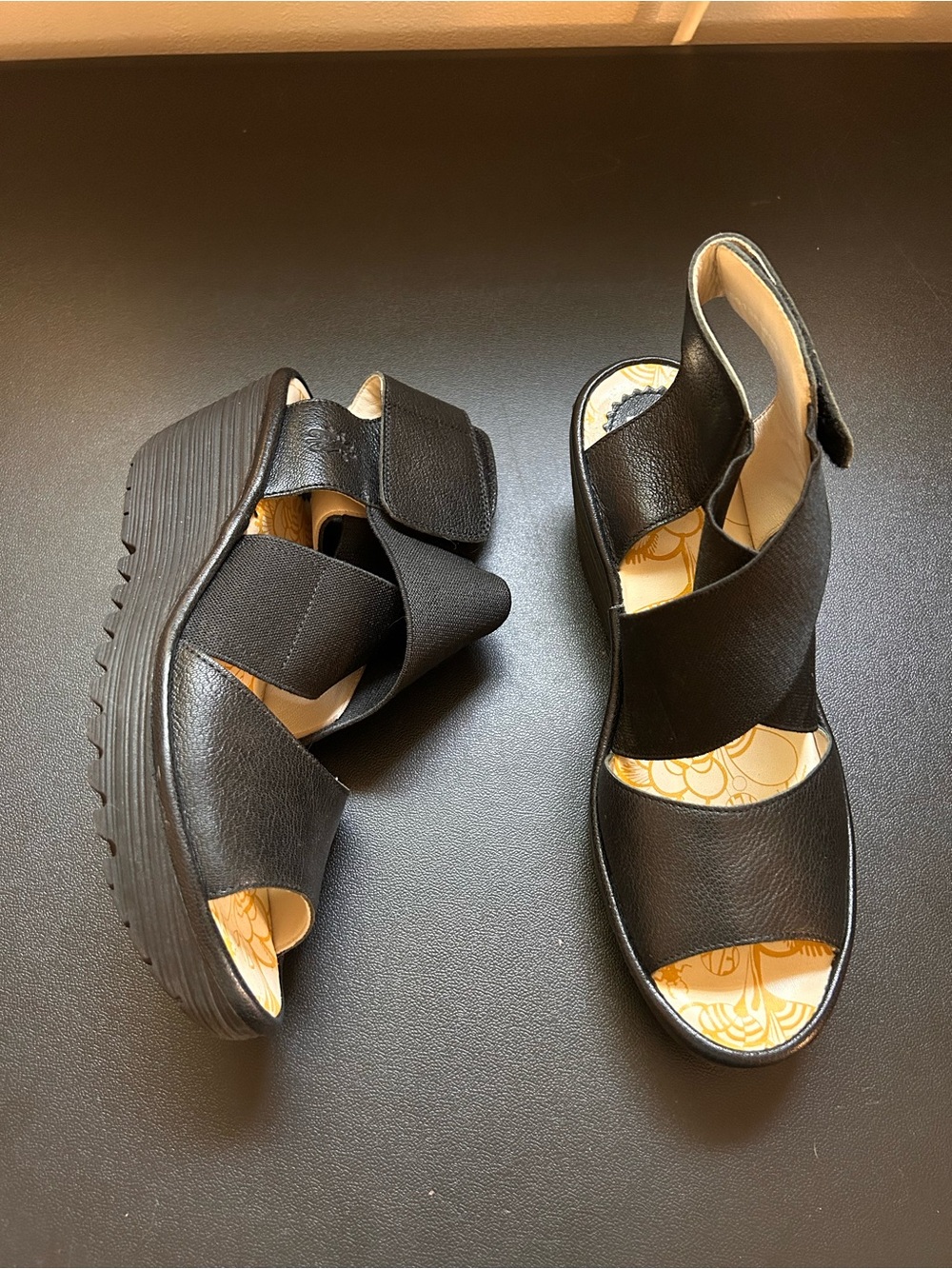 FLY LONDON MOUSSE BLACK WEDGE SANDAL WITH VELCRO STRAP SIZE 8/39